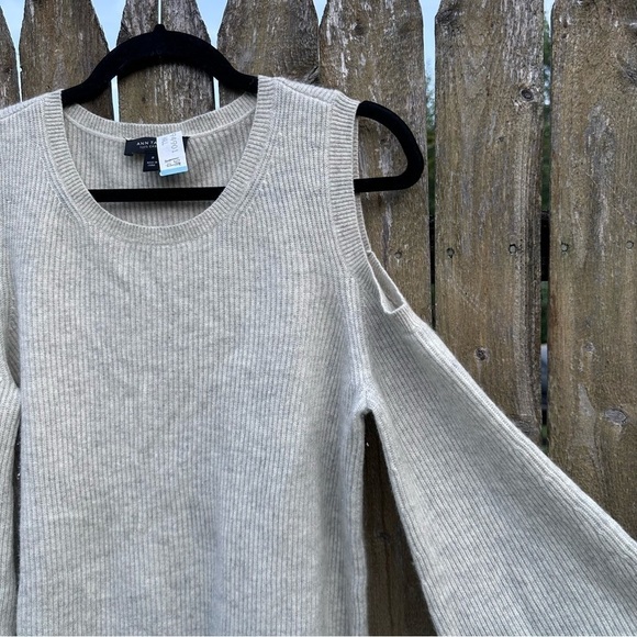 Ann Taylor 100% Cashmere Cold Shoulder Wide Sleeve Sweater Sz M - Picture 3 of 15